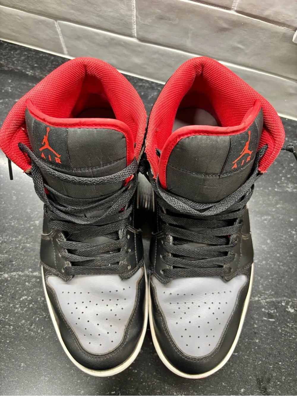 Nike Air Jordan 1 Mid Bred Shadow Black Grey Red Men’s Size 11 Retro